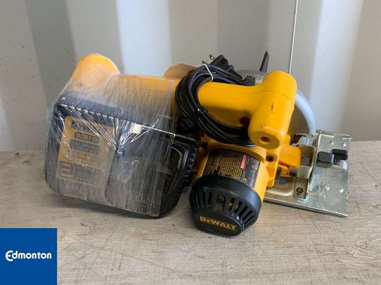 DeWalt DW935 18V Trim Saw Charger Qty 1 NO BATTERY